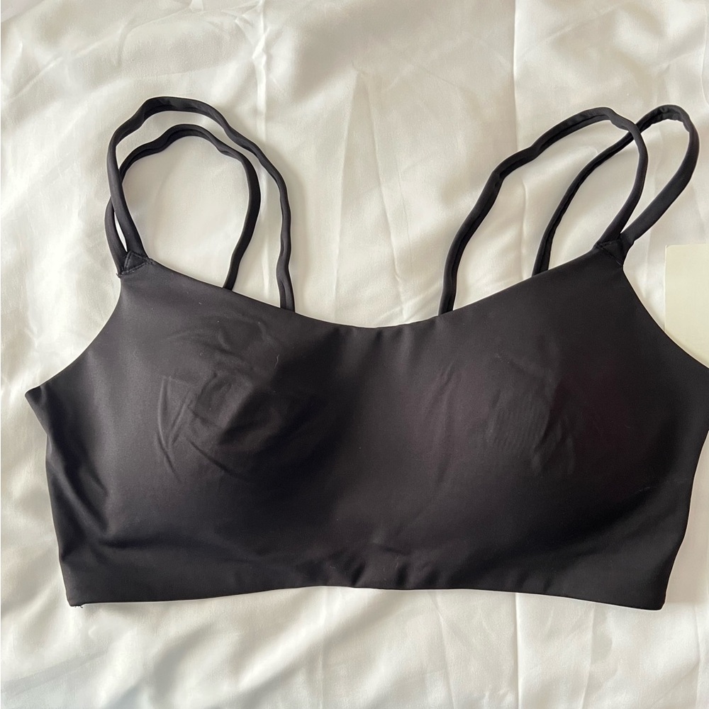 Avía Keyhole sports bra